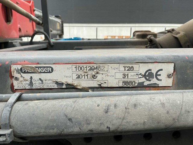 2011 renault kerax 460 tridem vrachtwagen met kraan en container - afbeelding 31 van  45