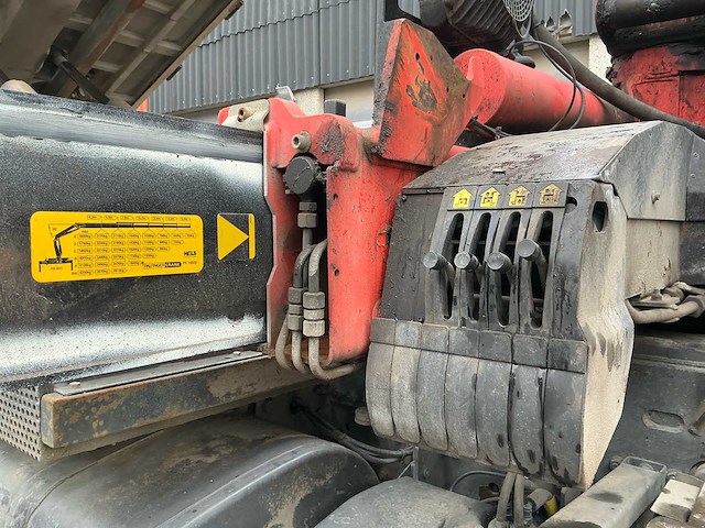 2011 renault kerax 460 tridem vrachtwagen met kraan en container - afbeelding 35 van  45