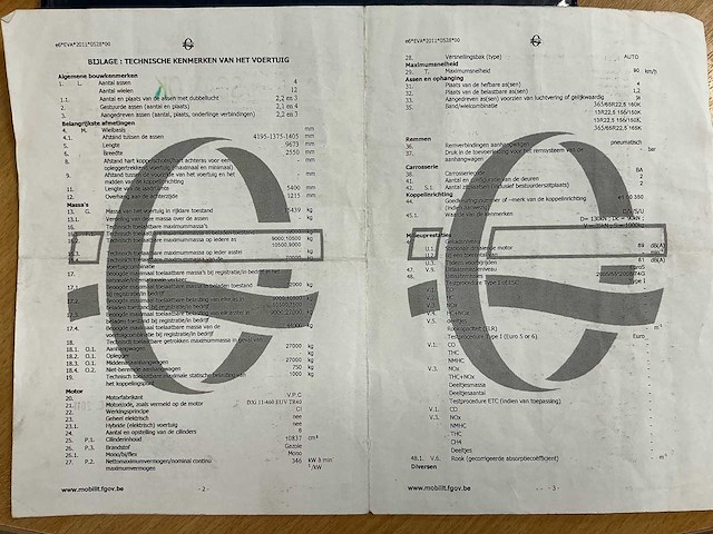 2011 renault kerax 460 tridem vrachtwagen met kraan en container - afbeelding 36 van  45