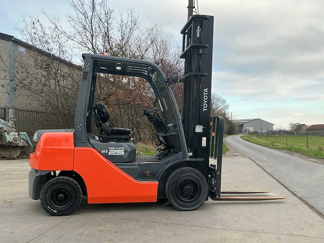 2011 toyota 8fdf25 vorkheftruck - afbeelding 2 van  41