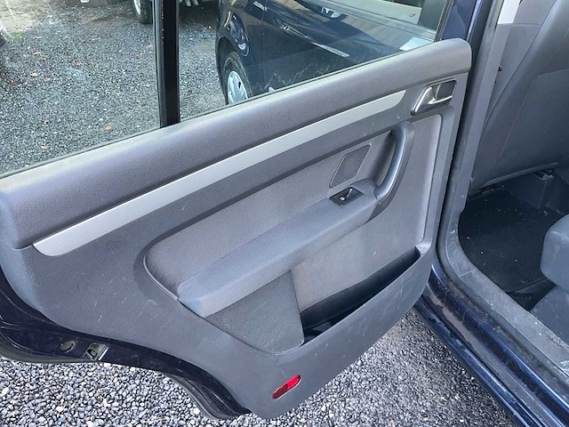 2011 volkswagen vw touran personenauto - afbeelding 15 van  30