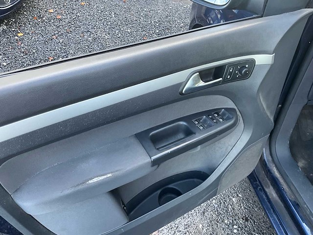 2011 volkswagen vw touran personenauto - afbeelding 16 van  30