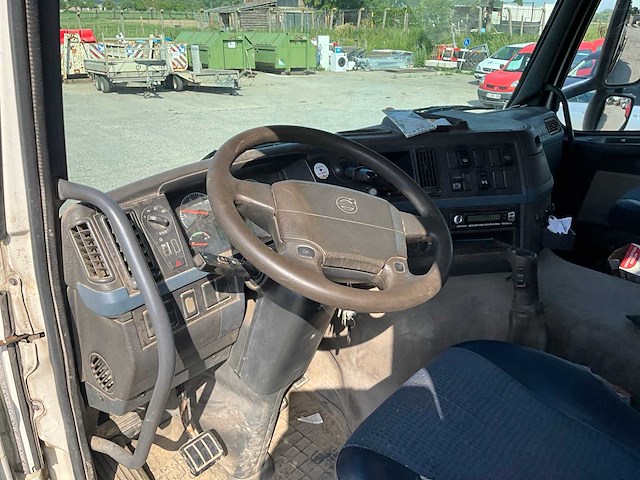 2011 volvo fm/fh 6x4r 9.0 vrachtwagen met kraan en containersysteem - afbeelding 32 van  59