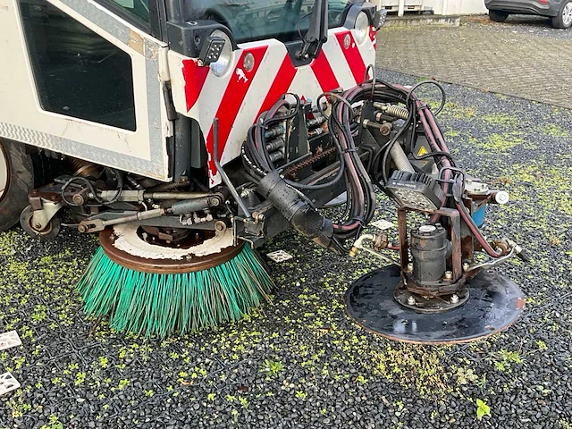 2012 aebi mfh2500 straatveegmachine - afbeelding 6 van  57