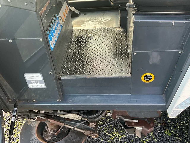 2012 aebi mfh2500 straatveegmachine - afbeelding 18 van  57
