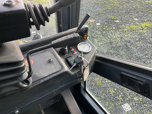 2012 aebi mfh2500 straatveegmachine - afbeelding 51 van  57