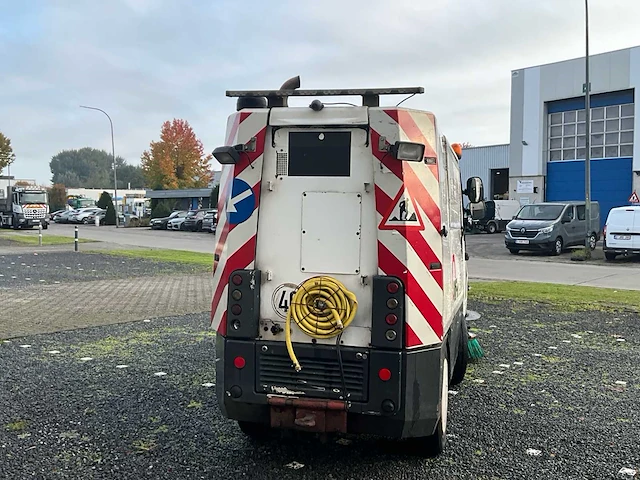 2012 aebi mfh2500 straatveegmachine - afbeelding 37 van  57