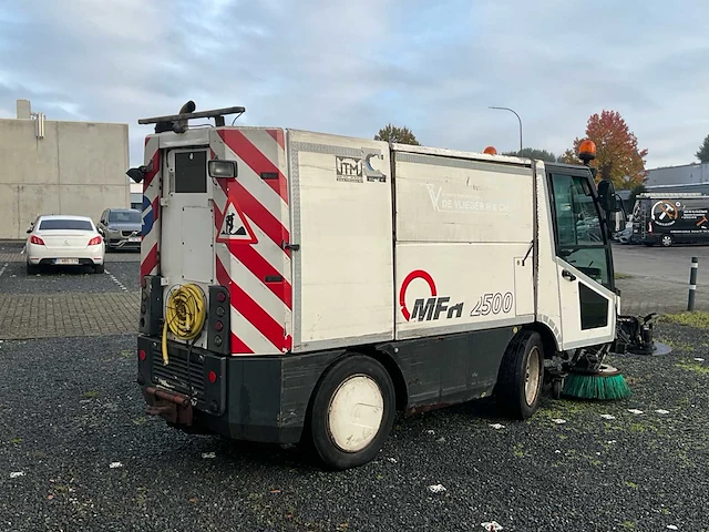 2012 aebi mfh2500 straatveegmachine - afbeelding 46 van  57