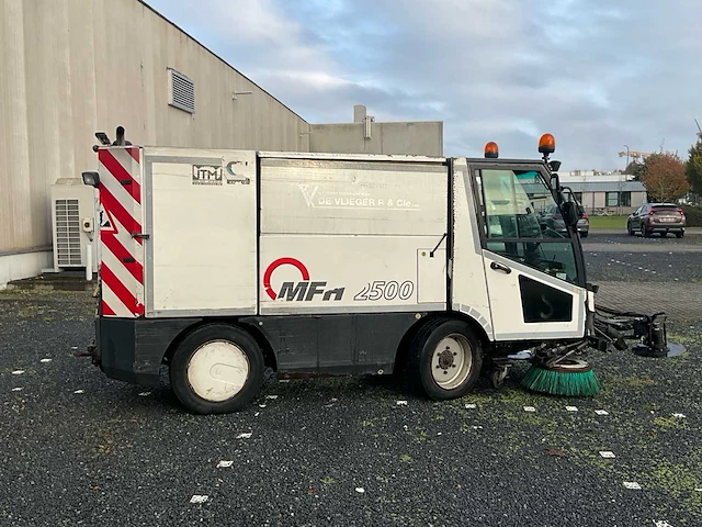 2012 aebi mfh2500 straatveegmachine - afbeelding 47 van  57