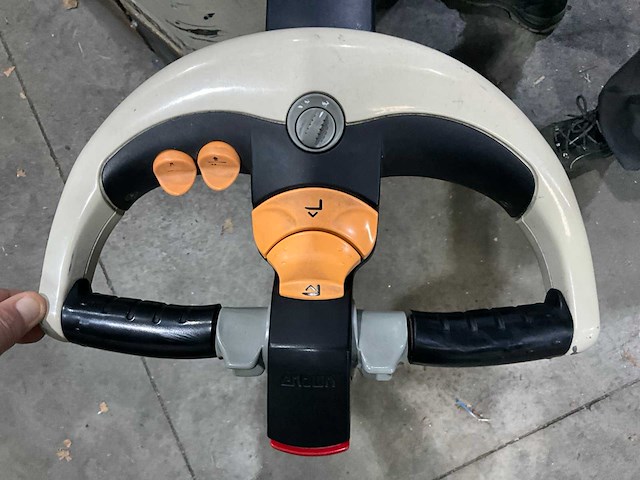 2012 crown 2300 series stapelaar - afbeelding 3 van  12