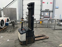 2012 crown 2300 series stapelaar - afbeelding 1 van  12