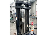 2012 crown 2300 series stapelaar - afbeelding 9 van  12