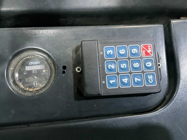 2012 crown 2300 series stapelaar - afbeelding 11 van  12