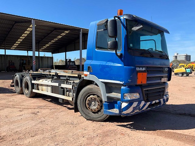 2012 daf cf vrachtwagen met containerhaaksysteem - afbeelding 1 van  35