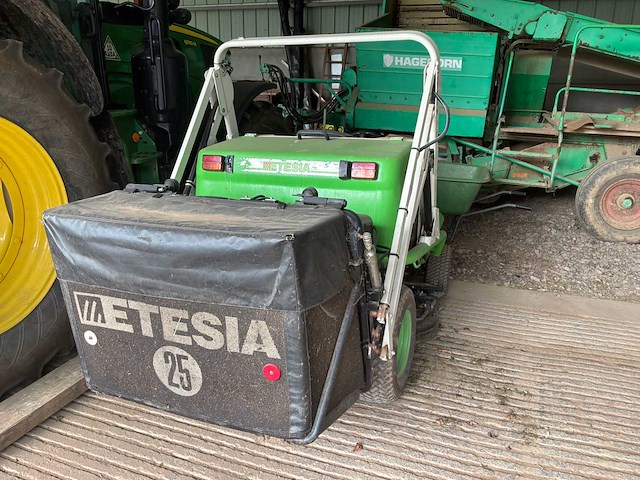 2012 etesia h124d utility tractor - afbeelding 16 van  22
