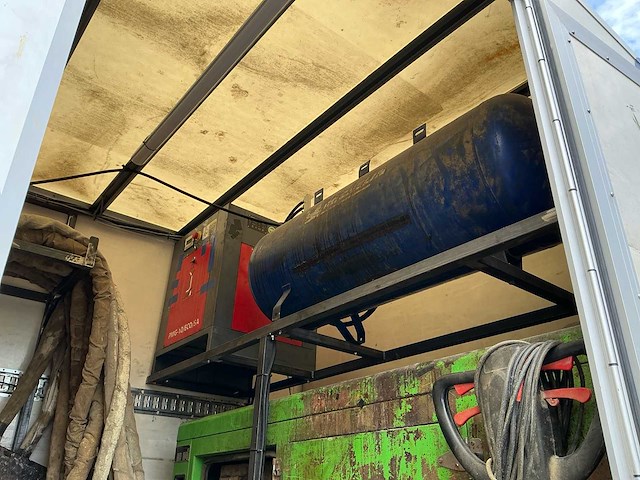 2012 iveco eurocargo met volloedig pur installatie. vrachtwagen - afbeelding 5 van  37
