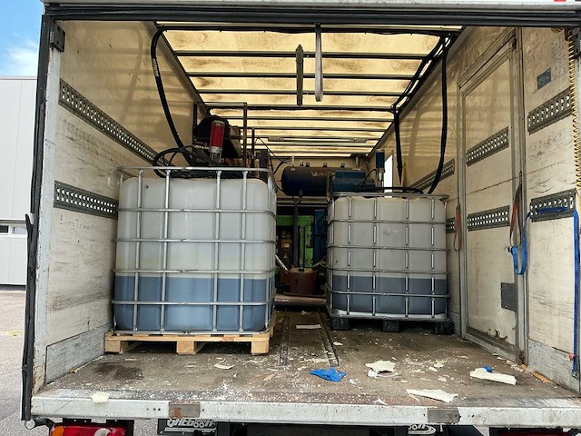 2012 iveco eurocargo met volloedig pur installatie. vrachtwagen - afbeelding 16 van  37