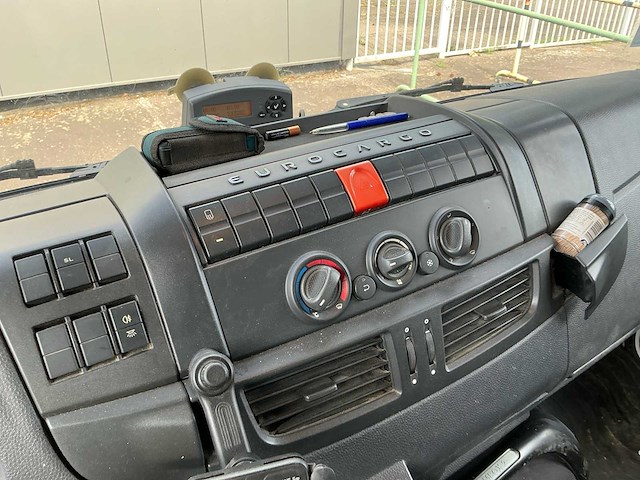 2012 iveco eurocargo met volloedig pur installatie. vrachtwagen - afbeelding 21 van  37