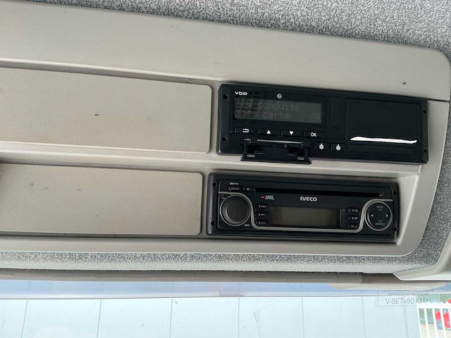 2012 iveco eurocargo met volloedig pur installatie. vrachtwagen - afbeelding 24 van  37