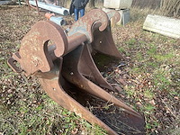 2012 komatsu pw118mr-8 wielgraafmachine - afbeelding 16 van  20