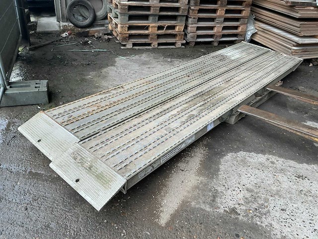 2012 lenaerts blommaerts vfr 105 aluminium oprijrampen (2x) - afbeelding 1 van  5