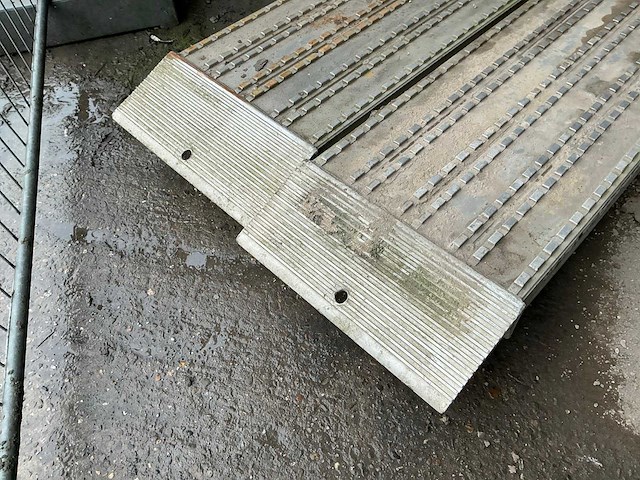 2012 lenaerts blommaerts vfr 105 aluminium oprijrampen (2x) - afbeelding 4 van  5