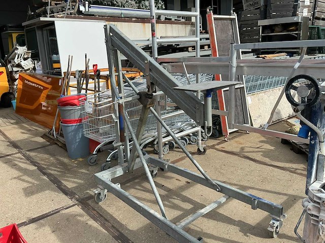 2012 luna kal 275 mobiele manuele montage lift - afbeelding 1 van  4