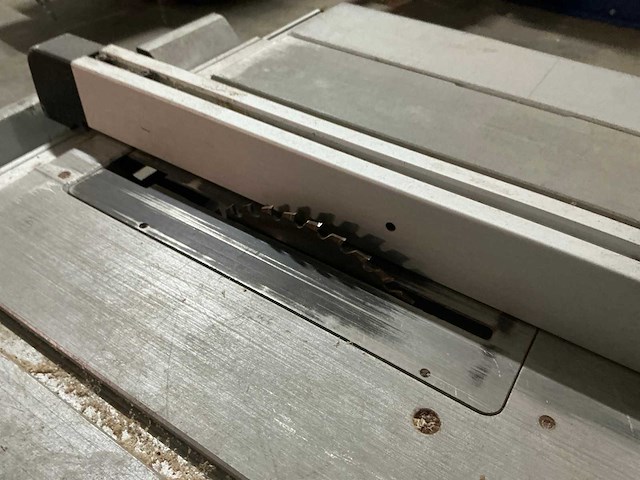 2012 makita 2704 tafelzaag - afbeelding 3 van  6
