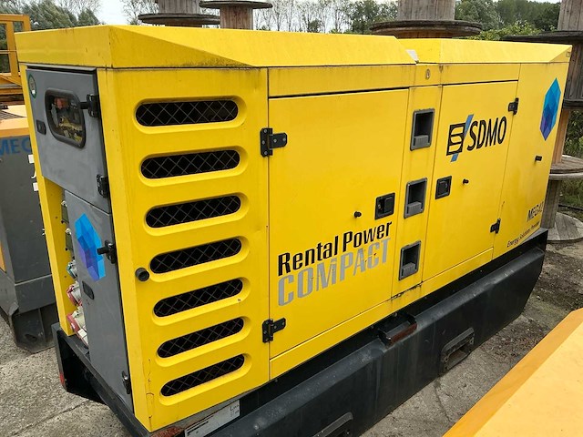 2012 sdmo r220c3/johndeere stroomgenerator - afbeelding 1 van  6