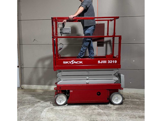 2012 sky jack iii-3219 hoogwerker - functioneel - afbeelding 1 van  5
