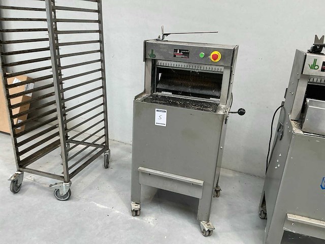 2012 vanlierde valbo rvs broodsnijmachine - afbeelding 1 van  5