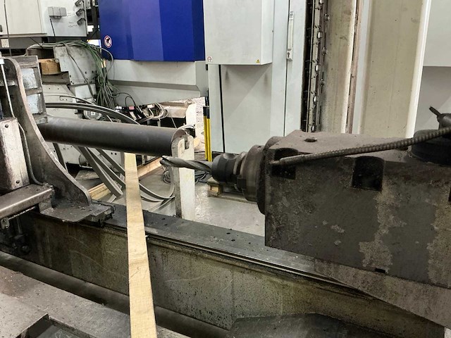 2012 vernet behringer hdx 918 cnc-boormachine + aanvoer rollenbanen / veiligheidshekken + vernet behringer bandzaagmachine hbp410/923 - afbeelding 7 van  15