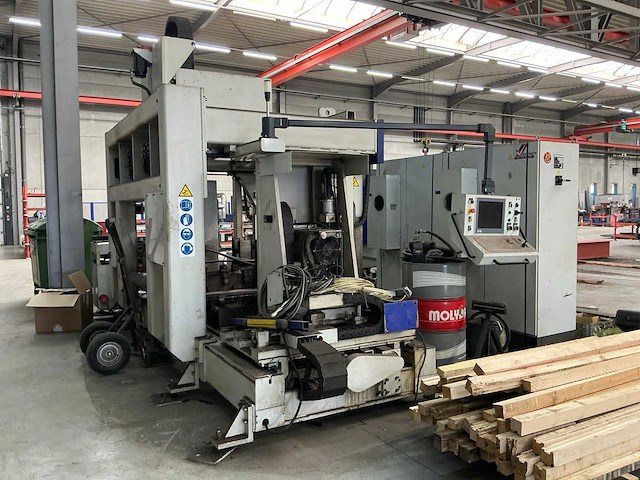 2012 vernet behringer hdx 918 cnc-boormachine + aanvoer rollenbanen / veiligheidshekken + vernet behringer bandzaagmachine hbp410/923 - afbeelding 2 van  15