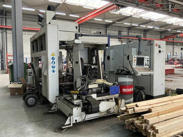 2012 vernet behringer hdx 918 cnc-boormachine + aanvoer rollenbanen / veiligheidshekken + vernet behringer bandzaagmachine hbp410/923 - afbeelding 8 van  15
