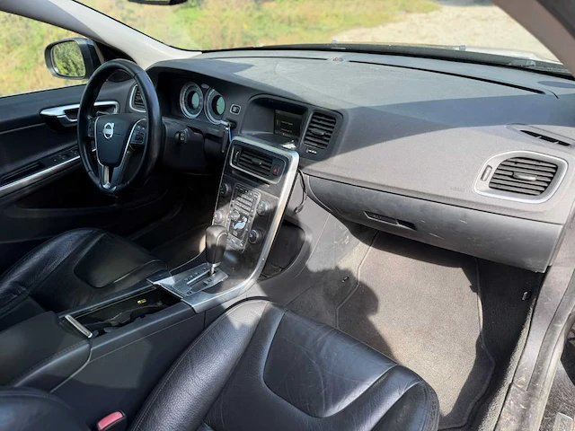 2012 volvo v60 d3 stationwagen - automaat - cruise control - schuifdak - afbeelding 19 van  36