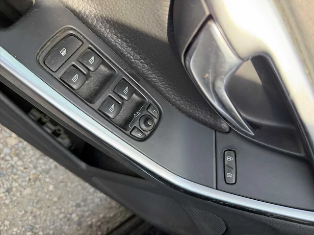 2012 volvo v60 d3 stationwagen - automaat - cruise control - schuifdak - afbeelding 19 van  36