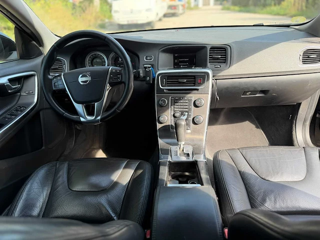 2012 volvo v60 d3 stationwagen - automaat - cruise control - schuifdak - afbeelding 20 van  36