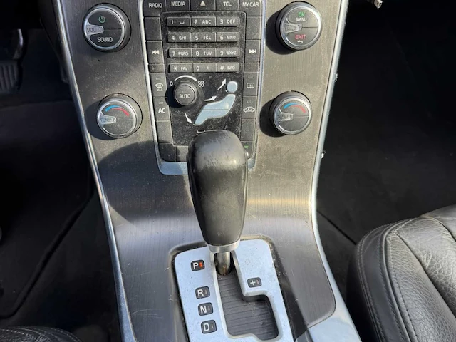 2012 volvo v60 d3 stationwagen - automaat - cruise control - schuifdak - afbeelding 24 van  36