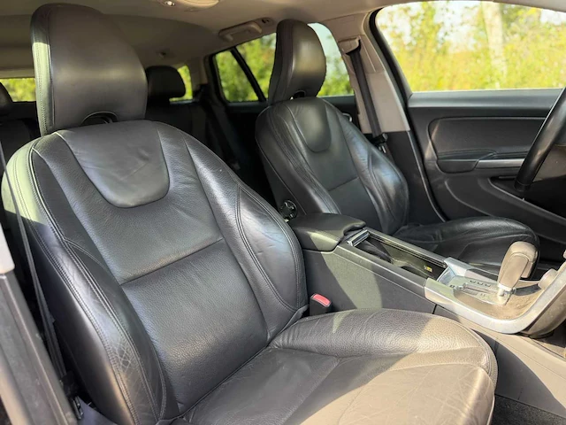 2012 volvo v60 d3 stationwagen - automaat - cruise control - schuifdak - afbeelding 27 van  36
