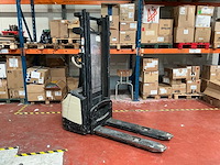 2013 crown wf3000 series elektrische palletlifter - afbeelding 2 van  9