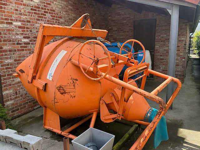 2013 eichinger betonkubel - afbeelding 3 van  5