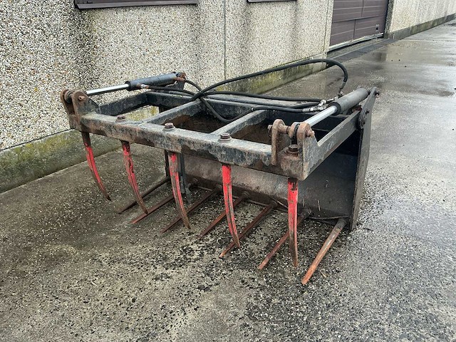 2013 giant mv-k2-1300 hydraulische kuilvoerbak / mestklem / silagegrijper met ondertanden - afbeelding 1 van  7