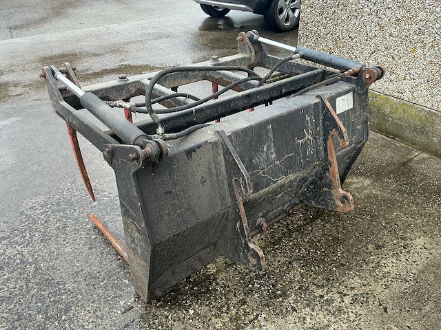 2013 giant mv-k2-1300 hydraulische kuilvoerbak / mestklem / silagegrijper met ondertanden - afbeelding 3 van  7