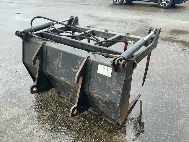 2013 giant mv-k2-1300 hydraulische kuilvoerbak / mestklem / silagegrijper met ondertanden - afbeelding 5 van  7