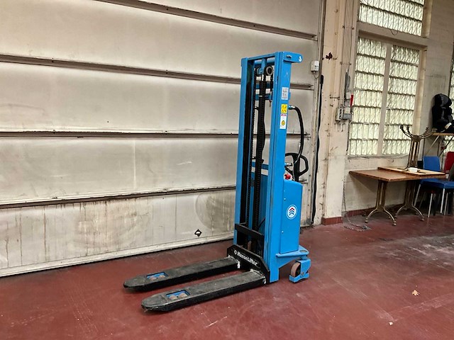 2013 hanselifter elektrische stapelaar - afbeelding 1 van  5