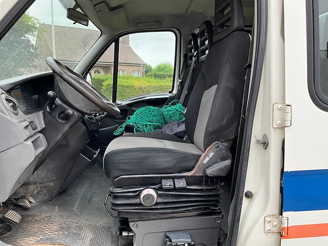 2013 iveco daily kipper dubbele cabine lichte vrachtwagen - afbeelding 2 van  31