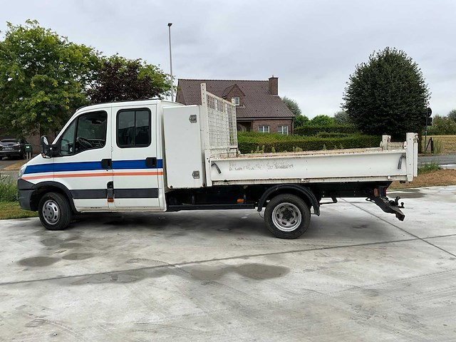 2013 iveco daily kipper dubbele cabine lichte vrachtwagen - afbeelding 3 van  9