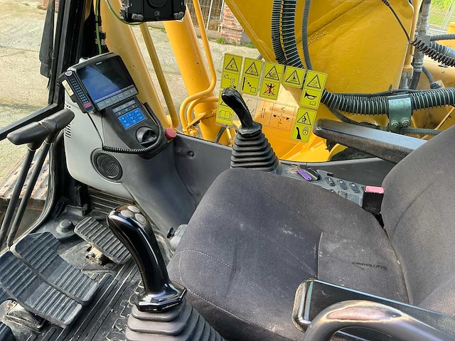 2013 komatsu hb 215 lc - 1 rupsgraafmachine - afbeelding 3 van  28