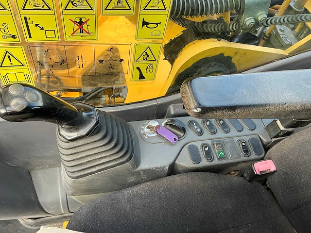 2013 komatsu hb 215 lc - 1 rupsgraafmachine - afbeelding 7 van  28