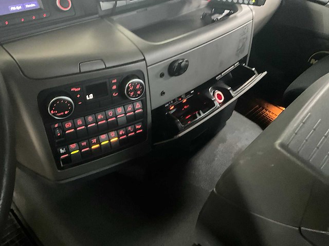 2013 man l2007.46.007 - afbeelding 23 van  64